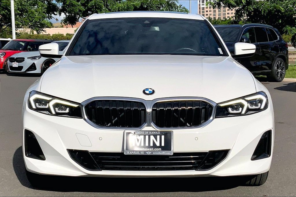 Used 2023 BMW 330i Sedan w/ Parking Assistance Package RWD image 3