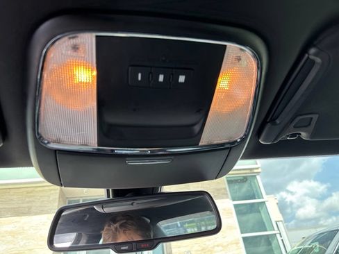 Used 2015 Dodge Charger SXT RWD image 14