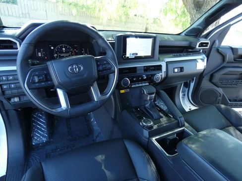 Used 2025 Toyota Tacoma SR5 image 31