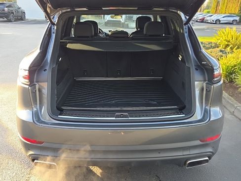 Used 2023 Porsche Cayenne Platinum Edition image 16