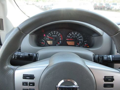 Used 2014 Nissan Frontier SV w/ SV Value Truck Package AWD/4WD image 27
