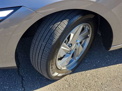 Used 2024 Hyundai Elantra SE image 37