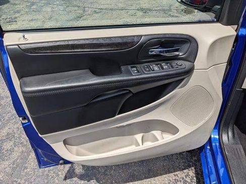 Used 2020 Dodge Grand Caravan SE w/ UConnect Hands-Free Group FWD image 10