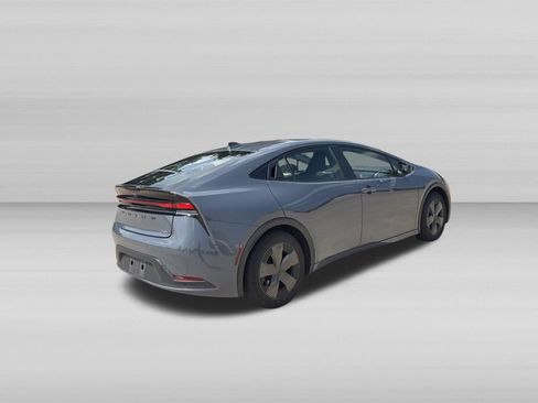 Used 2025 Toyota Prius LE FWD image 5