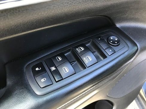 Used 2022 Jeep Grand Cherokee Limited w/ Technology Group image 18