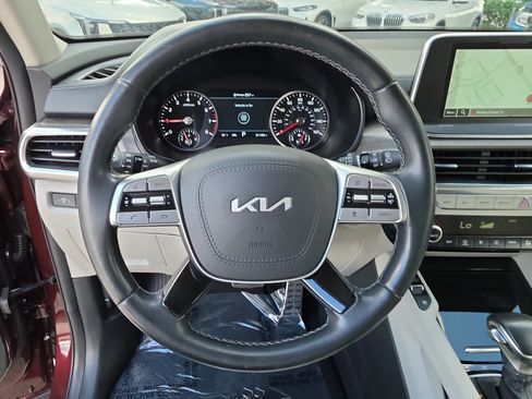 Certified 2022 Kia Telluride SX w/ Nightfall Edition Package AWD/4WD image 32