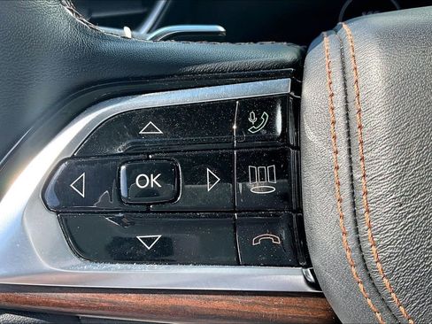 Used 2022 Jeep Grand Cherokee L Summit w/ Luxury Tech Group V image 11