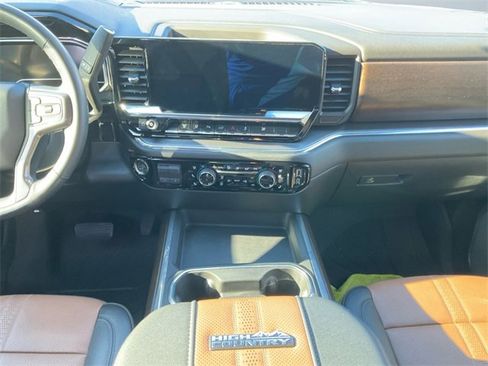 Used 2025 Chevrolet Silverado 3500 High Country w/ Technology Package image 11