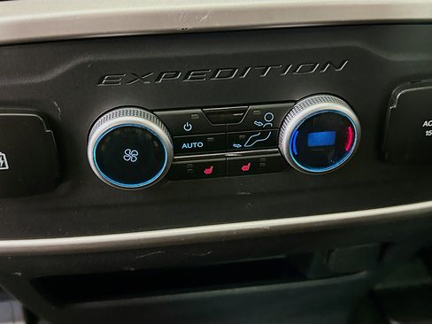 Used 2024 Ford Expedition Max Limited image 29