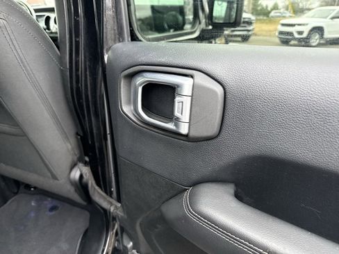 Used 2019 Jeep Wrangler Unlimited Sahara w/ Cold Weather Group image 32