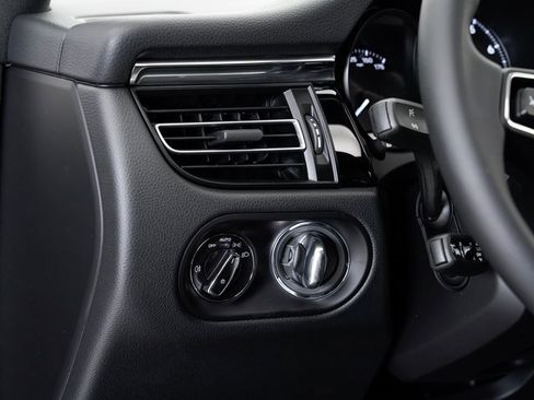 New 2025 Porsche Macan image 11