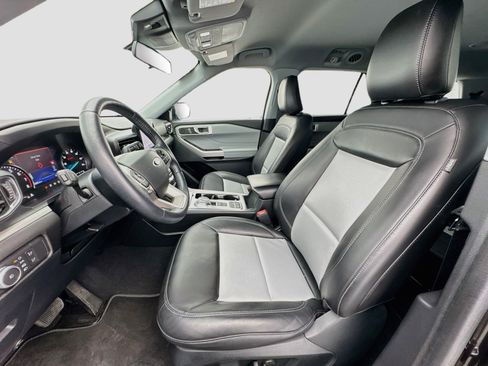 Used 2022 Ford Explorer XLT w/ Equipment Group 202A RWD image 13