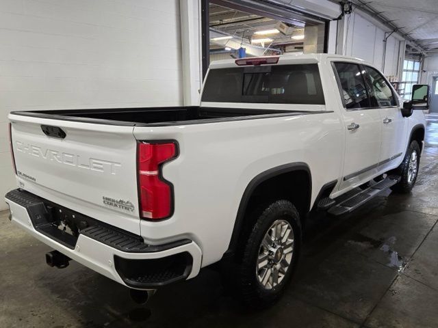 Used 2025 Chevrolet Silverado 3500 High Country w/ Technology Package AWD/4WD image 4