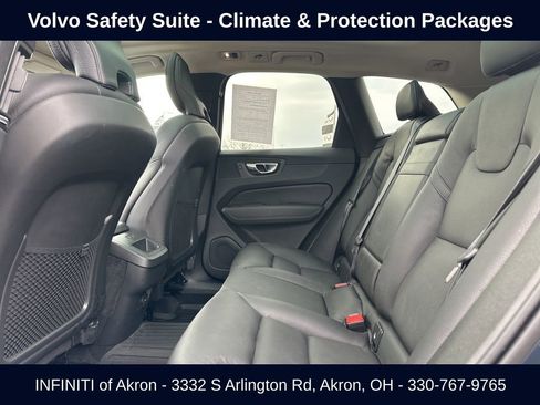 Used 2021 Volvo XC60 T5 Momentum w/ Premium Package image 39