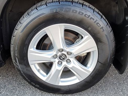 Used 2022 Toyota Highlander LE image 23