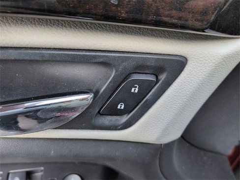 Used 2013 Cadillac SRX Luxury image 18