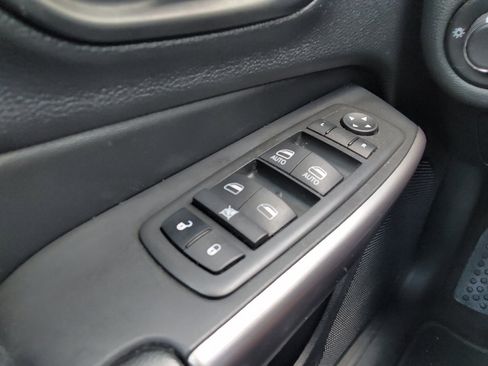 Used 2021 Jeep Cherokee Latitude AWD/4WD image 27