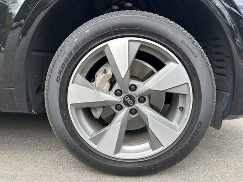 Used 2023 Audi Q5 Prestige w/ Prestige Package image 3