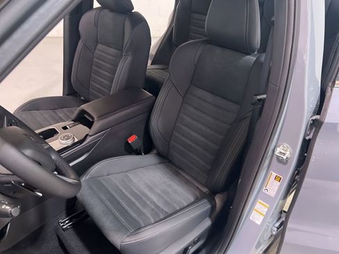 New 2025 Mitsubishi Outlander SE image 11