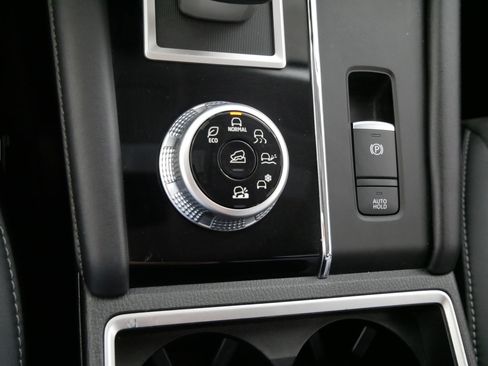 Used 2023 Mitsubishi Outlander SE image 30