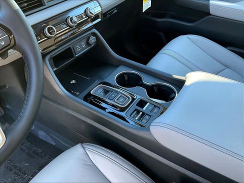 New 2025 Honda Pilot Touring image 14