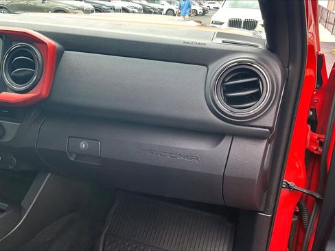 Used 2018 Toyota Tacoma TRD Sport image 20