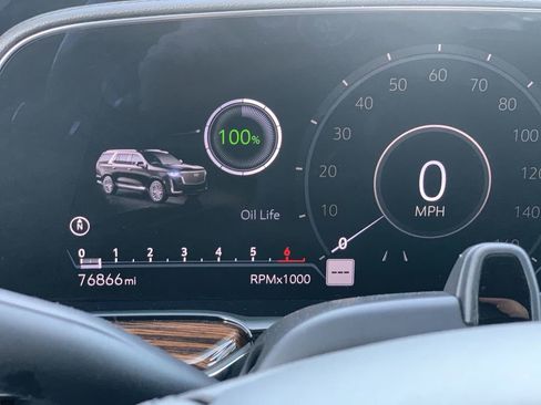 Certified 2023 Cadillac Escalade Premium Luxury image 9