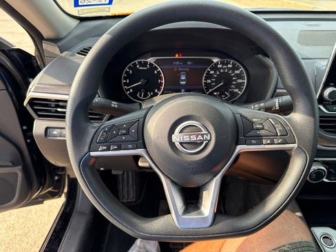 Used 2024 Nissan Altima 2.5 SV FWD image 21