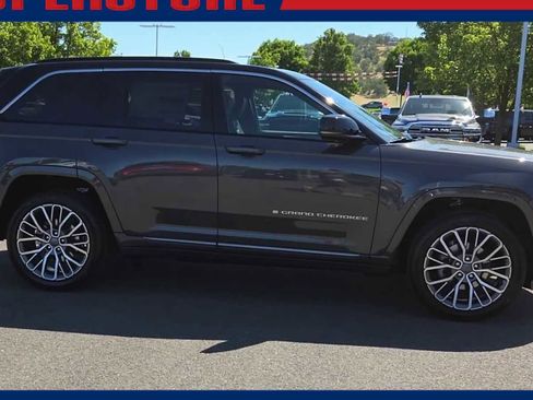 New 2026 Jeep Grand Cherokee Summit AWD/4WD image 9