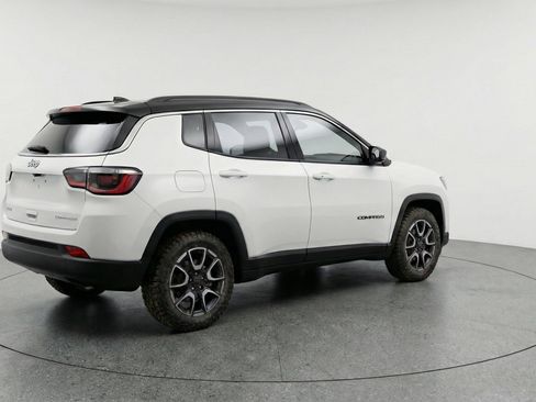 Used 2025 Jeep Compass Trailhawk AWD/4WD image 9