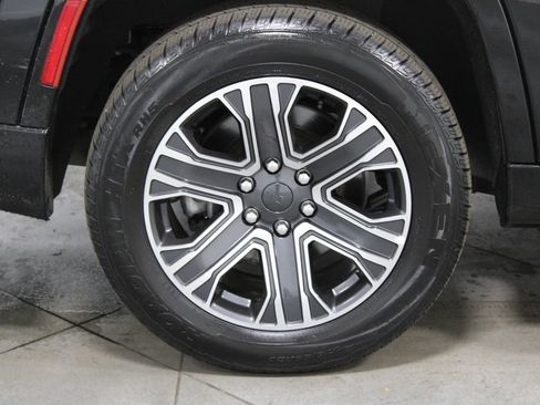 Used 2024 Jeep Wagoneer Series II image 13