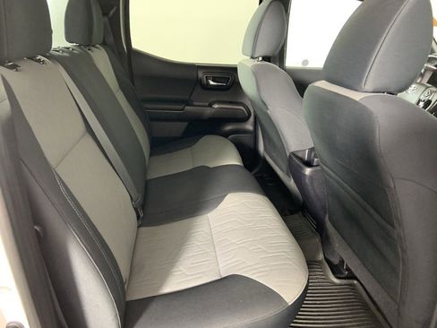 Used 2021 Toyota Tacoma TRD Off-Road image 17