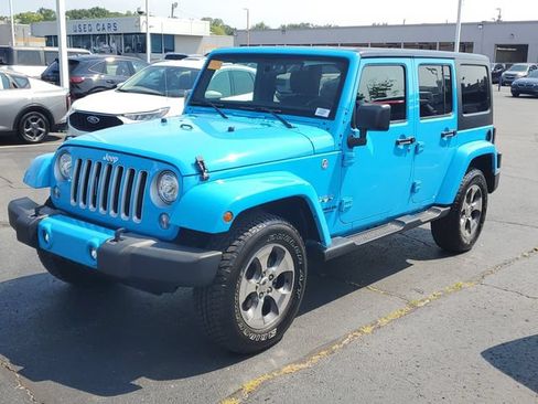 Used 2017 Jeep Wrangler Unlimited Sahara w/ Max Tow Package AWD/4WD image 3