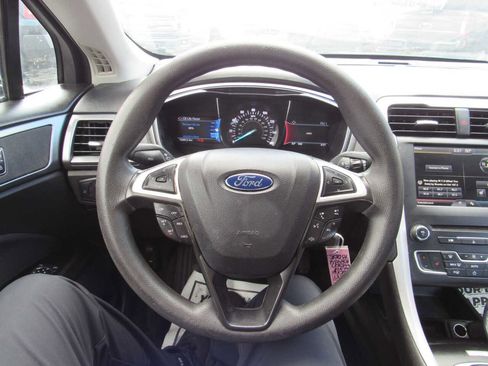 Used 2016 Ford Fusion SE image 17