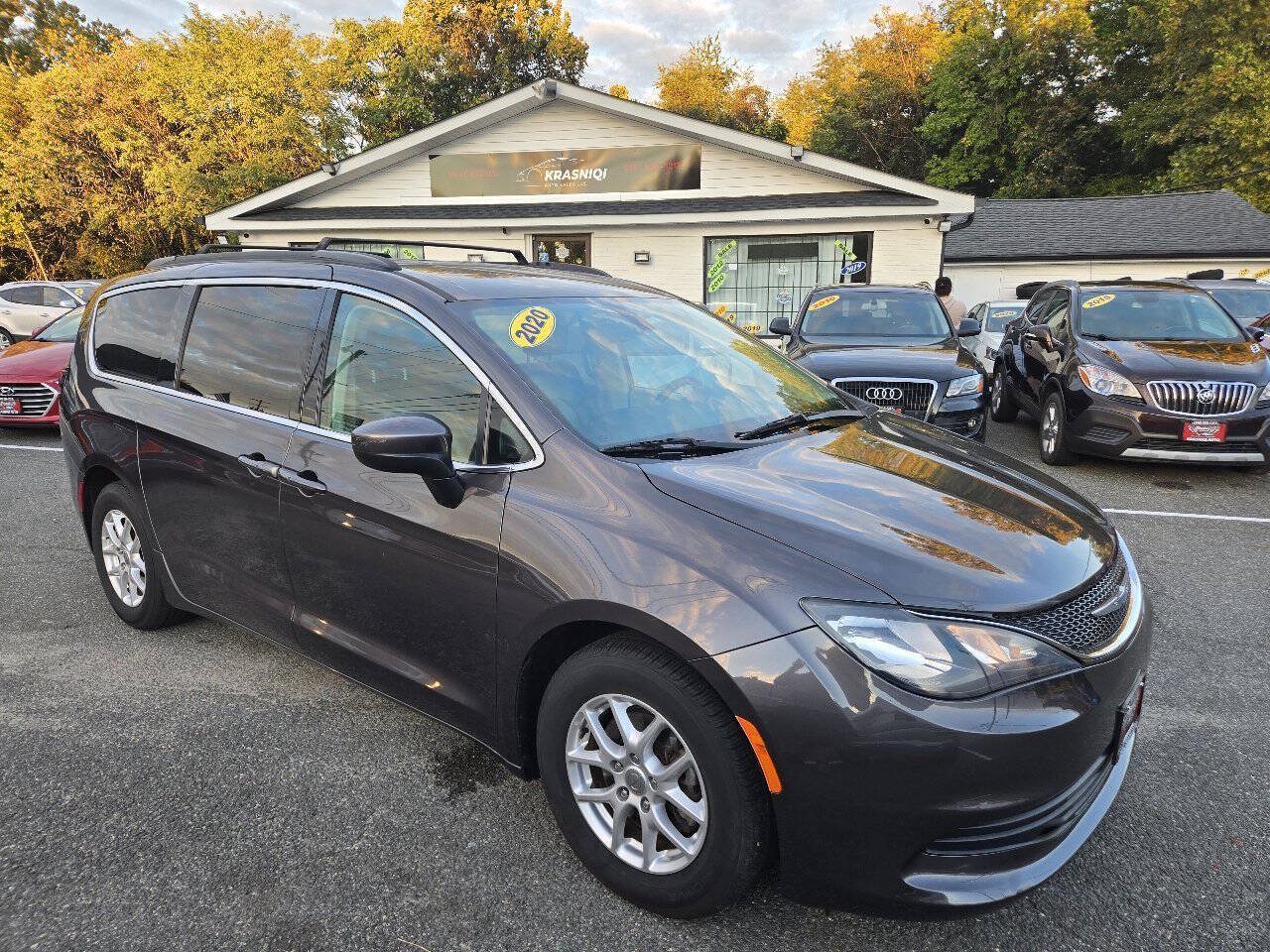 Used 2020 Chrysler Voyager Lxi FWD image 4