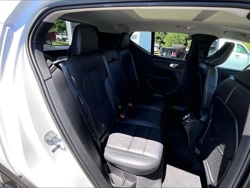 Used 2023 Volvo XC40 B4 Ultimate FWD image 27