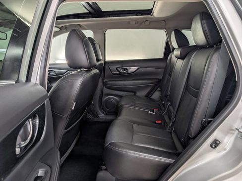 Used 2016 Nissan Rogue SL AWD/4WD image 16