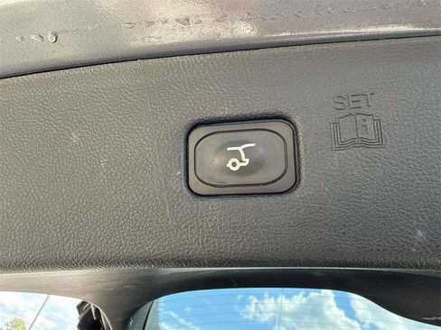 Used 2023 Ford Edge Titanium image 9