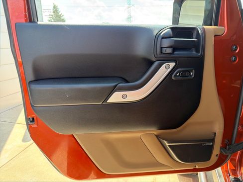 Used 2014 Jeep Wrangler Sahara w/ Connectivity Group AWD/4WD image 11