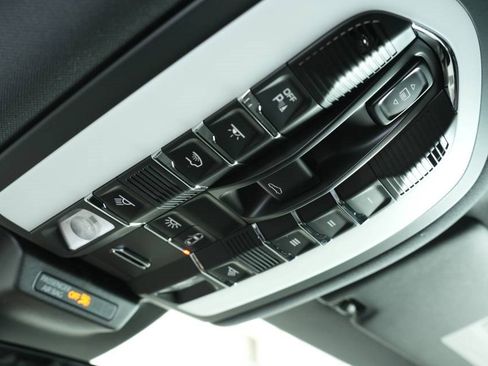 New 2025 Porsche Macan image 36