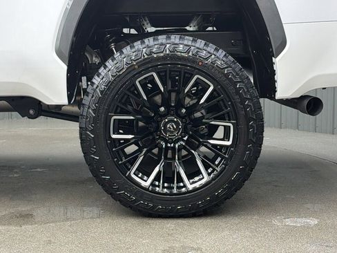 Used 2025 Toyota Tundra Limited image 9