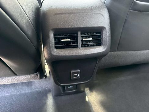 Used 2023 Chevrolet Equinox Premier FWD image 12