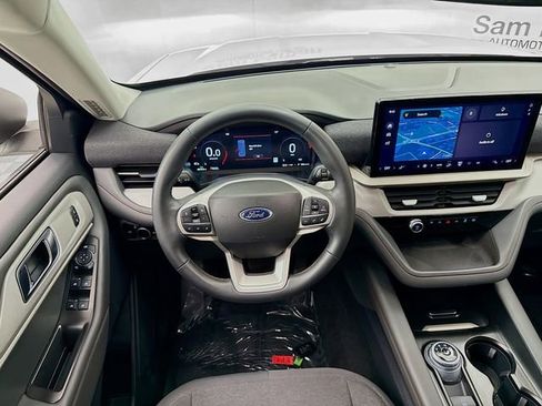 Used 2025 Ford Explorer Active AWD/4WD image 22