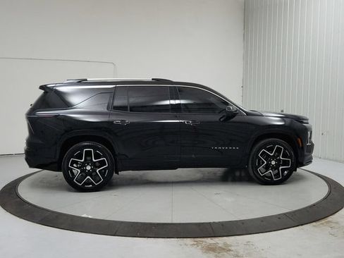 Used 2026 Chevrolet Traverse High Country FWD image 8