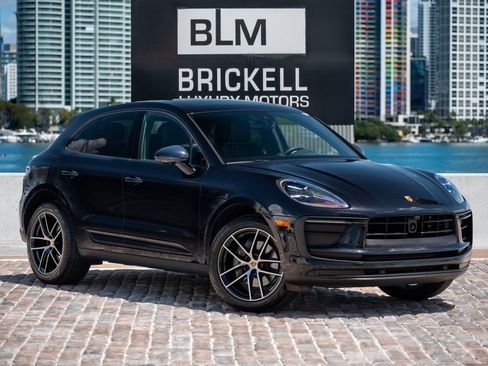 Used 2024 Porsche Macan image 1