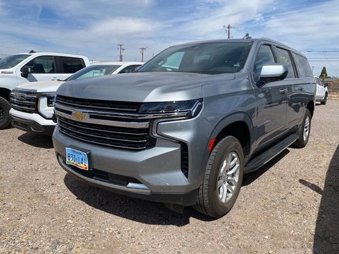 Used 2024 Chevrolet Suburban LT image 2