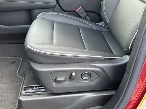 New 2025 Chevrolet Suburban Premier image 22