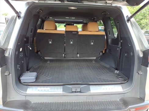 Used 2024 Lexus LX 600 4WD w/ Luxury Package image 13