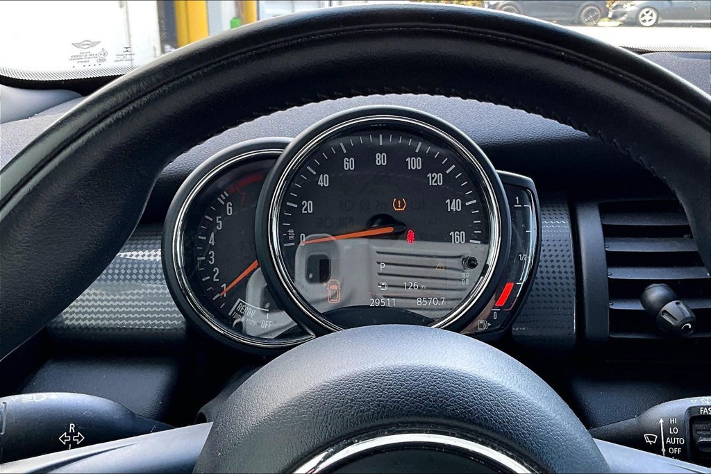 Used 2019 MINI Cooper 2-Door Hardtop w/ Signature Upholstery Package FWD image 16