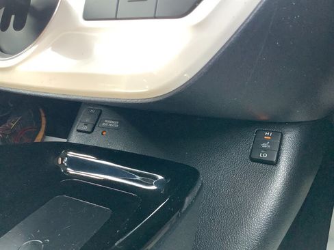 Used 2017 Toyota Prius Prime Advanced FWD image 28